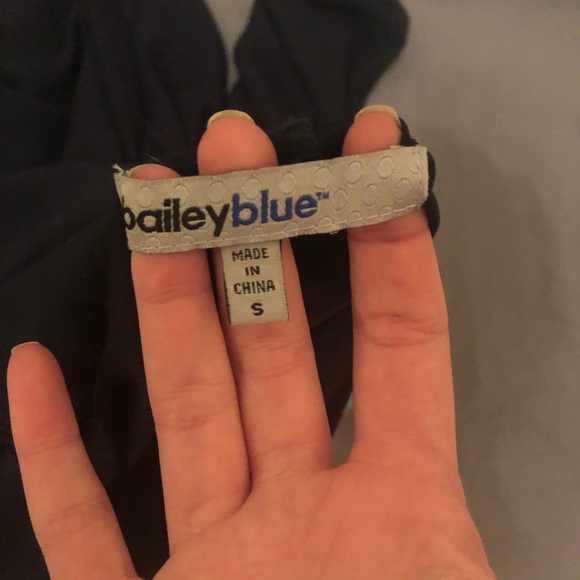 🆑⚡️Cute navy blue top with built in necklace - Picture 5 of 6